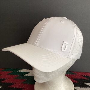 Ful White performance Hat